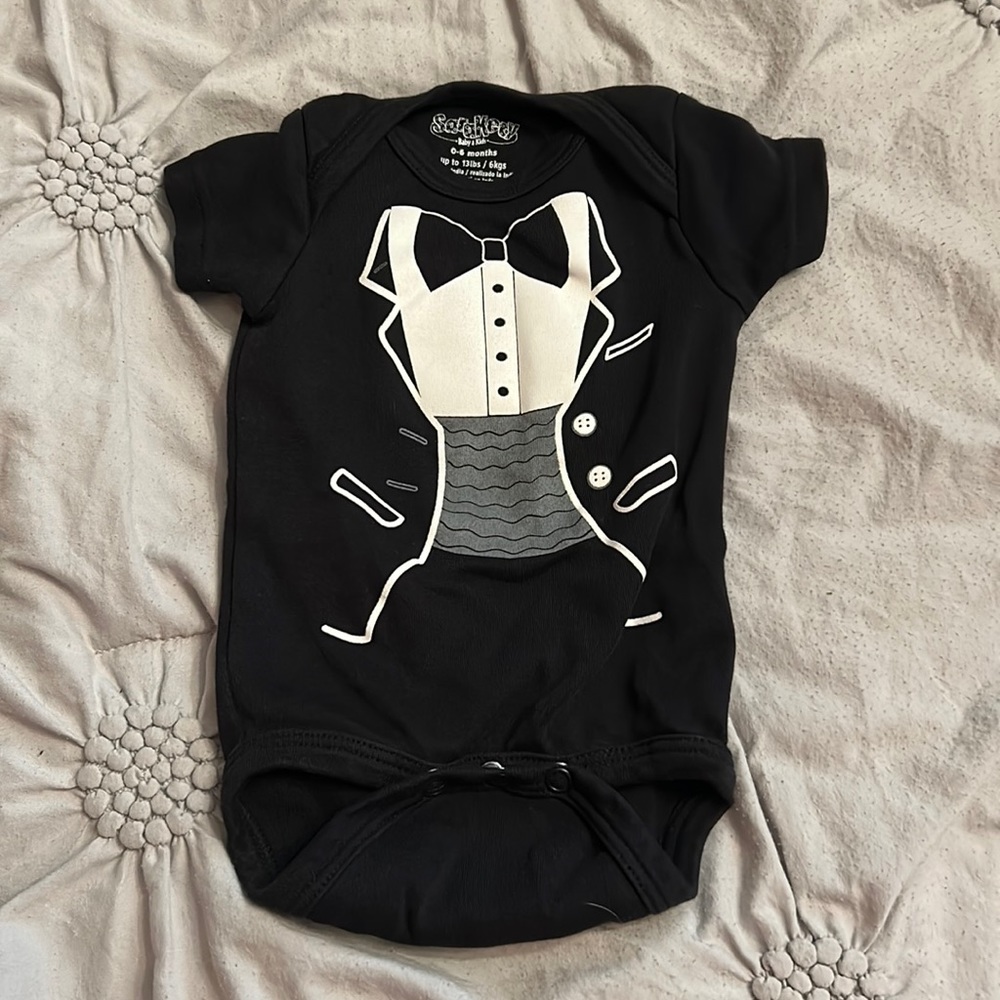 Sara kety tux onesie 0-3 mo